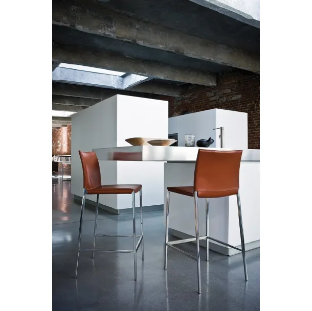 Leather stool in leather with an aluminum alloy frame Lio - Leo Stool by Zanotta