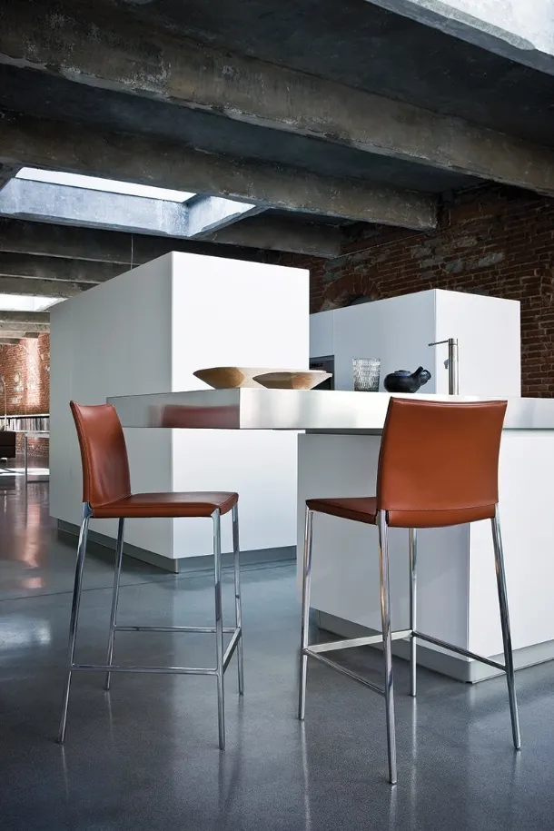 Leather stool in leather with an aluminum alloy frame Lio - Leo Stool by Zanotta
