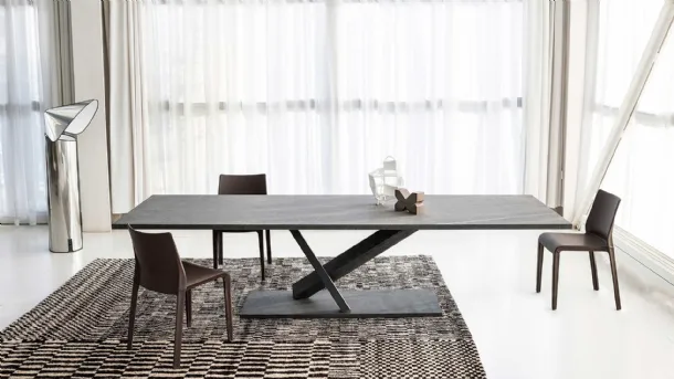 Lisbona chair upholstered in leather by Desalto