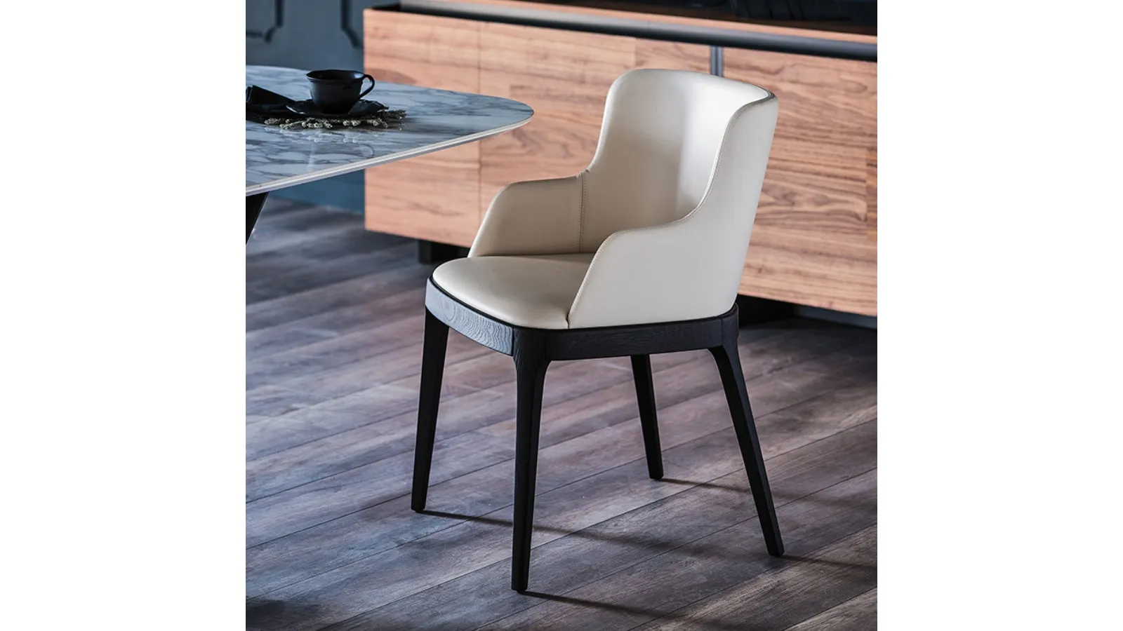 Magda leather armchair by Cattelan Italia