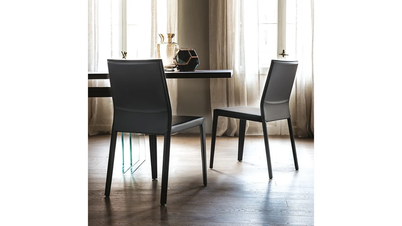 Margot Cattelan Italia armless leather chair
