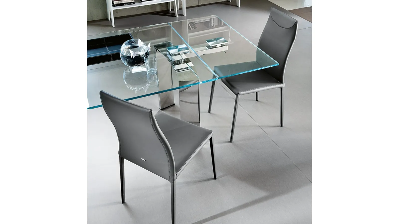 Maya Flex chair upholstered in faux leather by Cattelan Italia