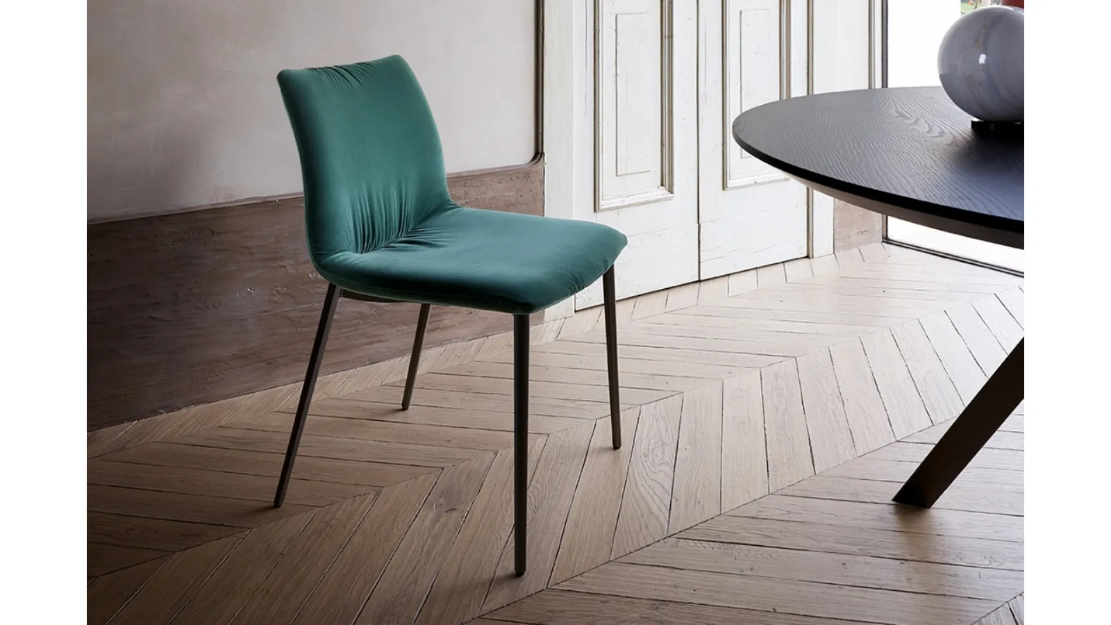 Nirvana upholstered fabric chair with metal legs by Ronda Design