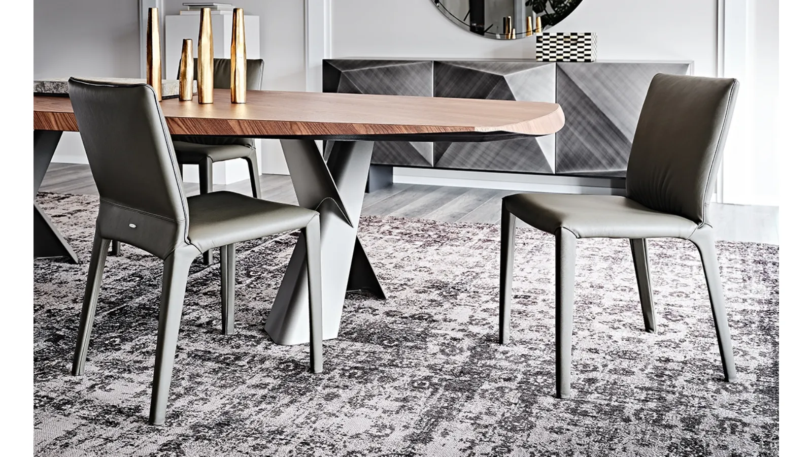 Penelope chair fully upholstered in leather by Cattelan Italia