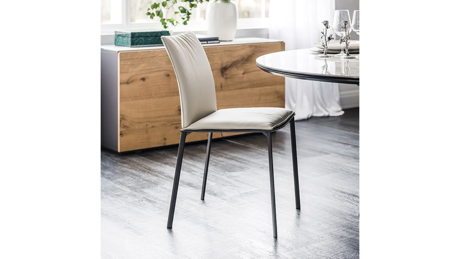 Leather chair with slightly curved backrest Rita by Cattelan Italia