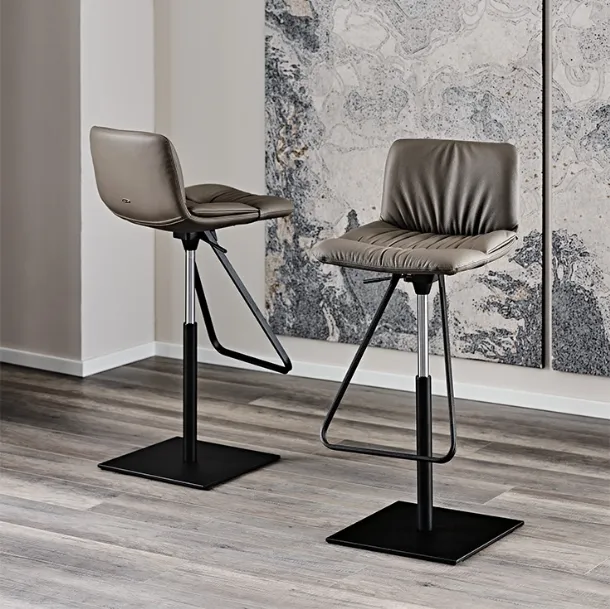 Axel stainless steel stool with leather upholstery by Cattelan Italia