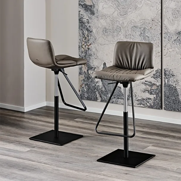 Axel stainless steel stool with leather upholstery by Cattelan Italia