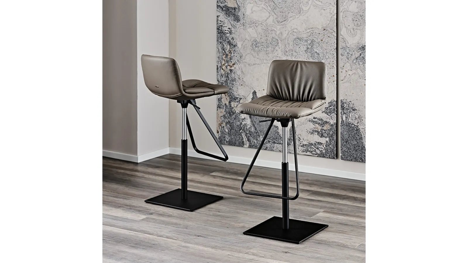 Axel stainless steel stool with leather upholstery by Cattelan Italia