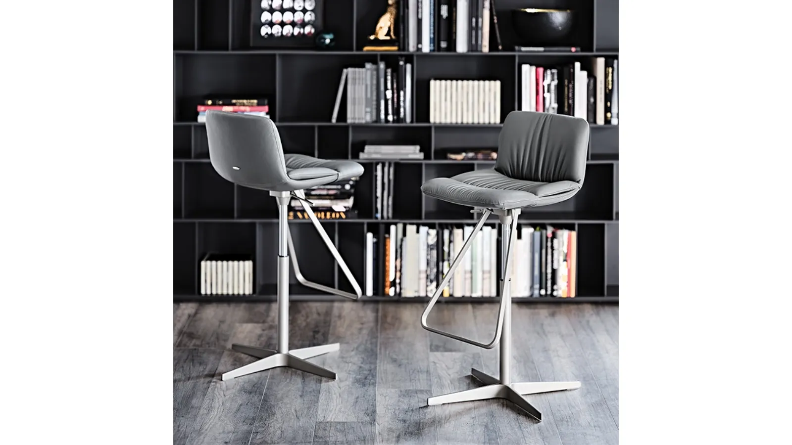 Axel stainless steel stool with leather upholstery by Cattelan Italia