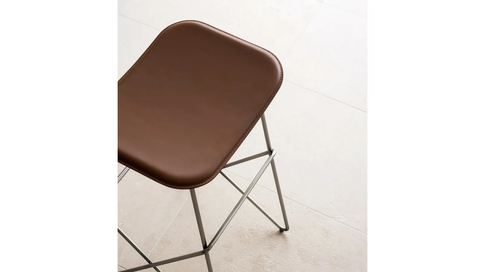 Endless Stool in leather and metal by Desalto