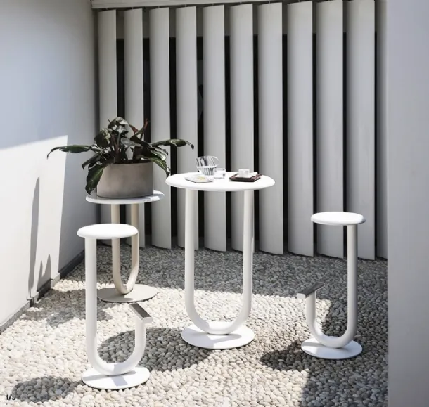 Strong metal lacquered stool by Desalto