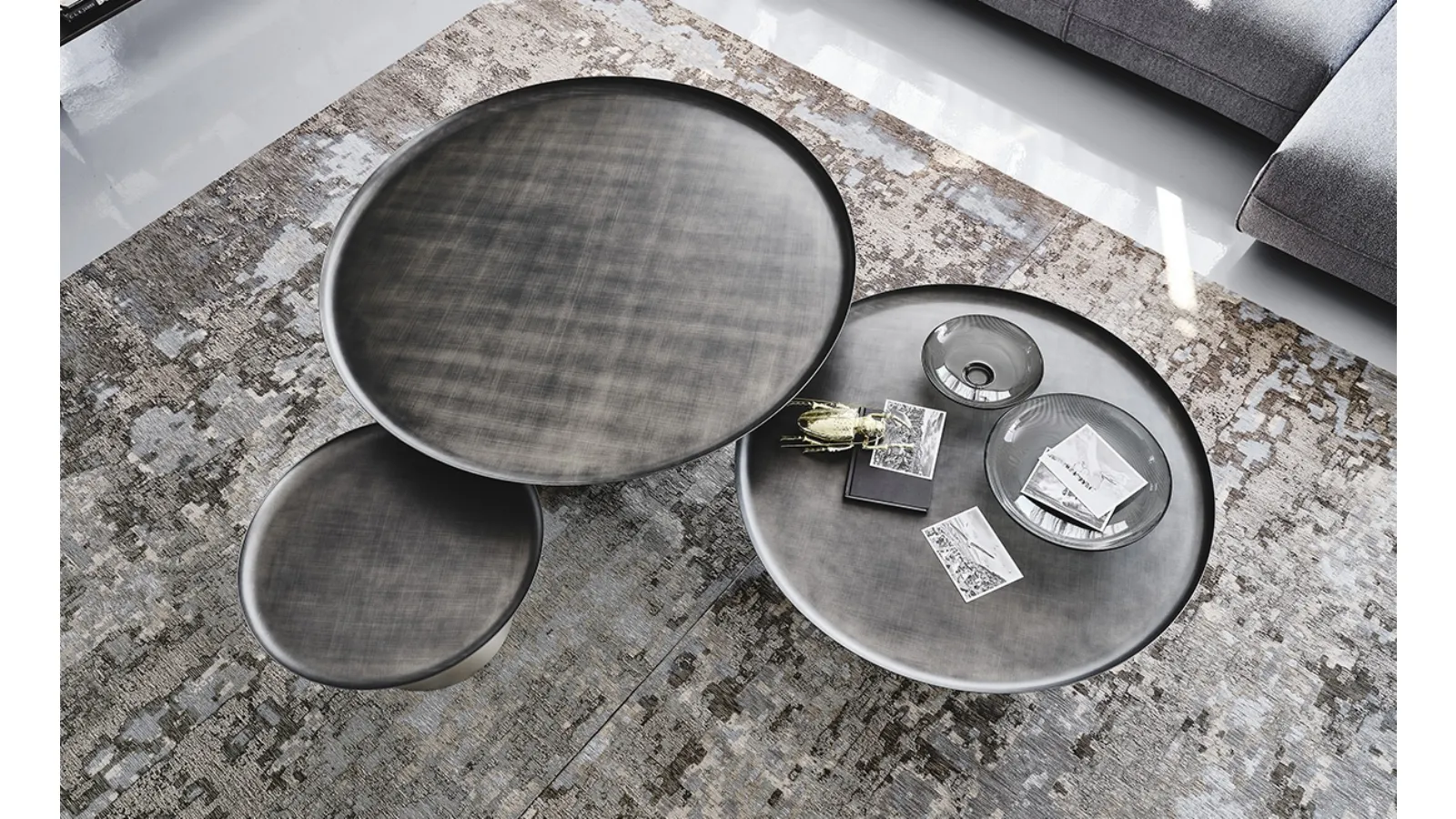 Amerigo embossed painted metal side table by Cattelan Italia