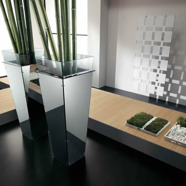 Freestanding vase with interchangeable Amon panels by Tonelli