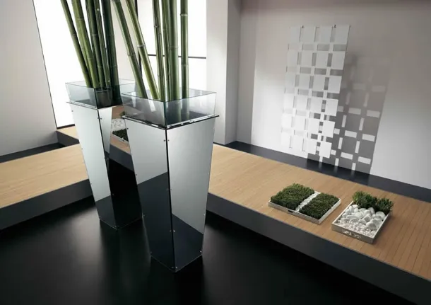 Freestanding vase with interchangeable Amon panels by Tonelli