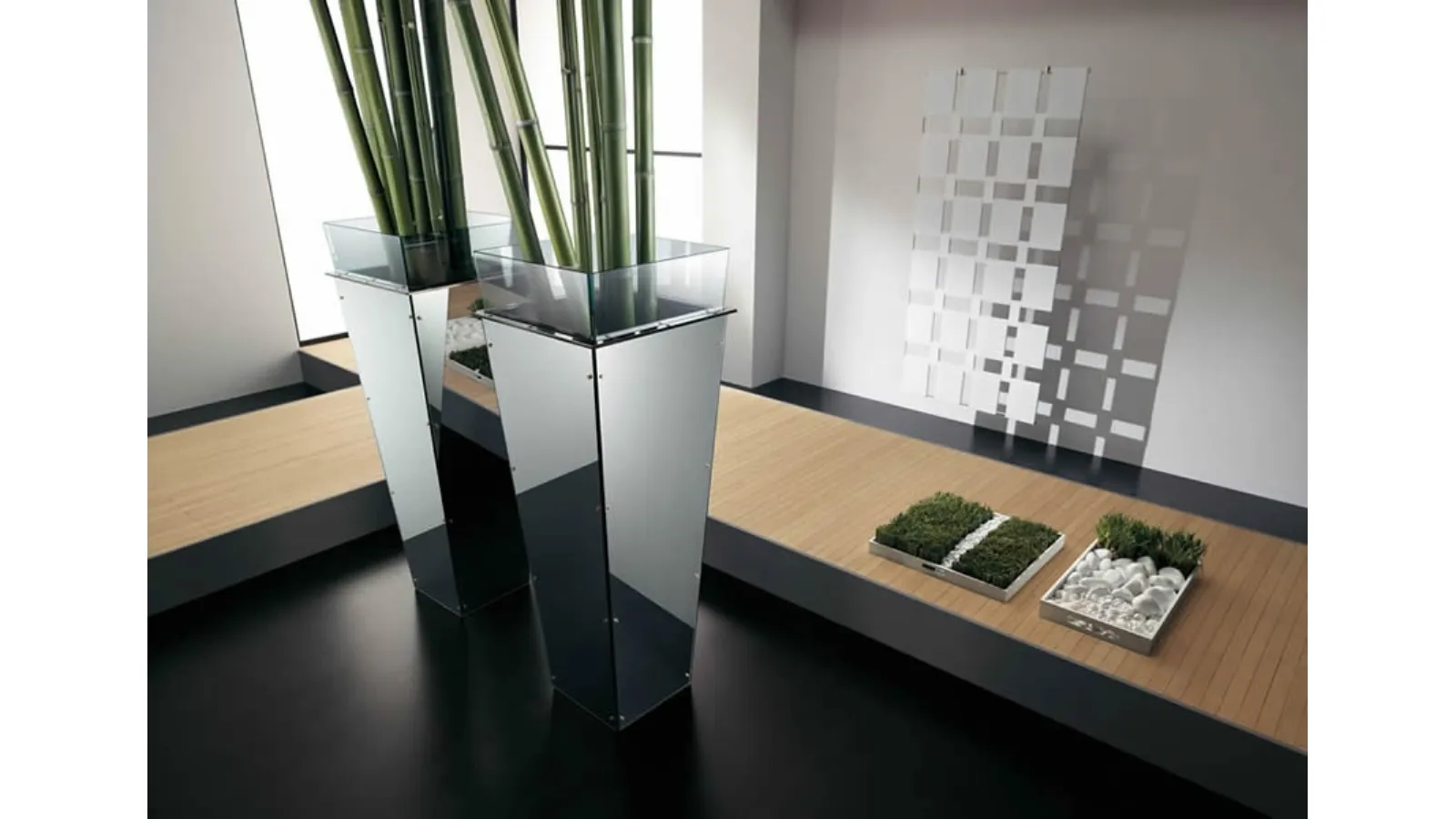 Freestanding vase with interchangeable Amon panels by Tonelli