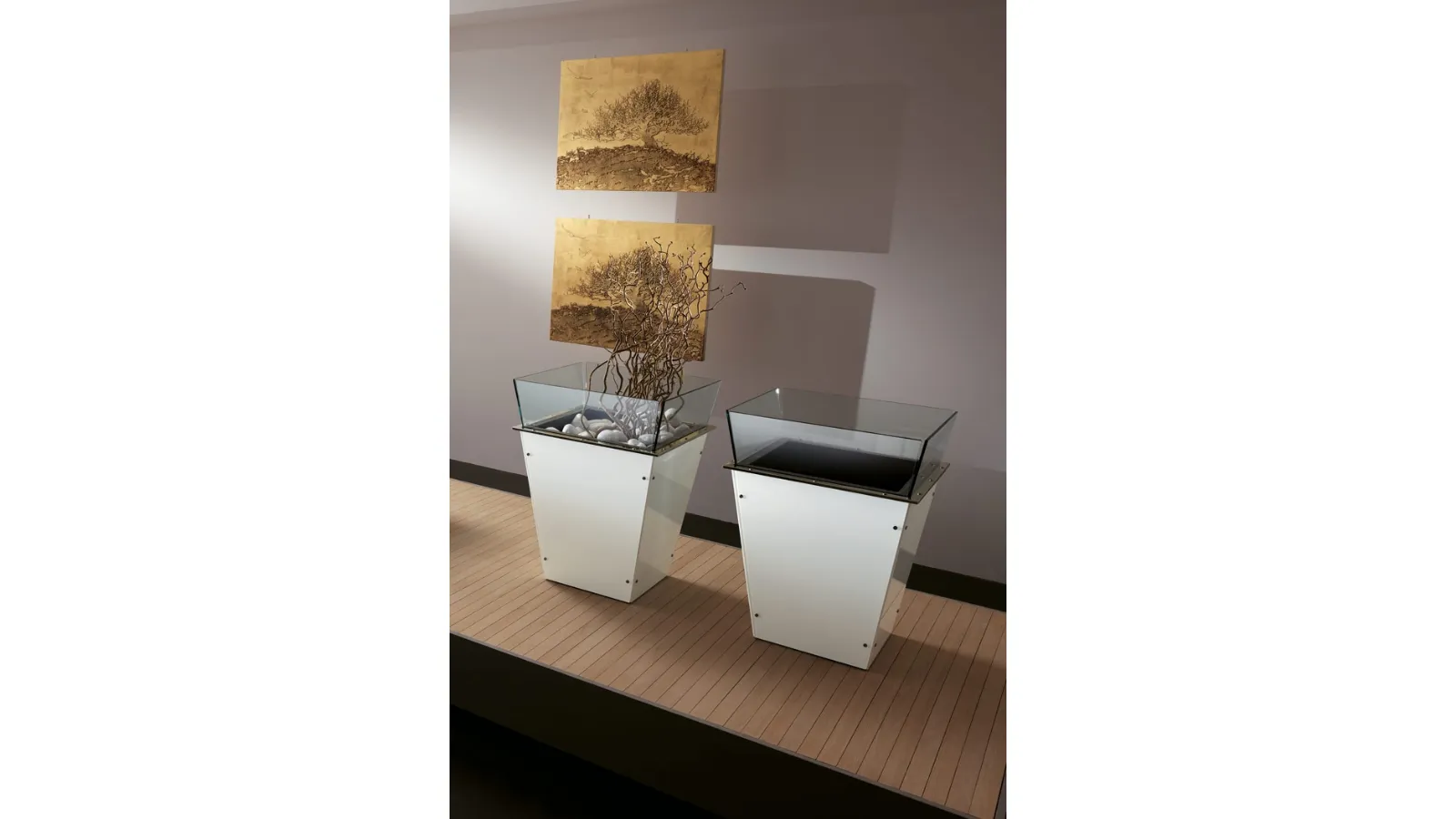 Freestanding Amon vase by Tonelli