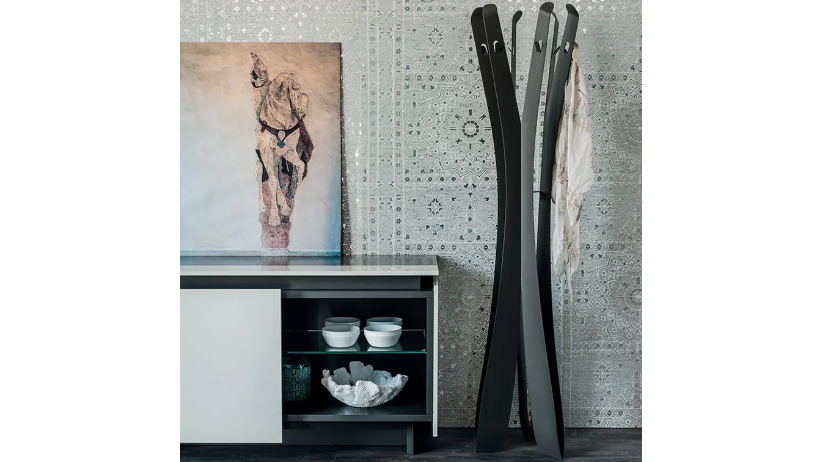 Painted steel coat rack Valdo by Cattelan Italia