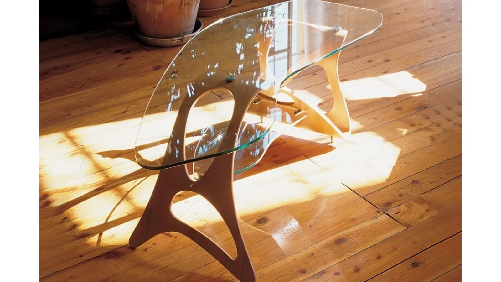 Design coffee table in crystal and Arabesco CM oak by Zanotta
