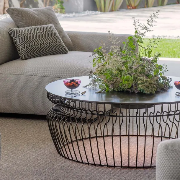 Atollo metal side table by Natevo