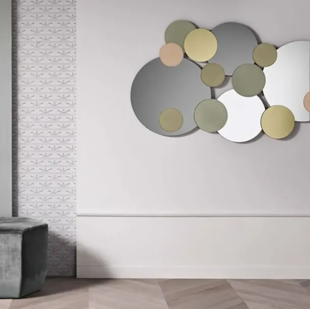 Wall mirror composed of circles of different sizes Atomic by Tonelli