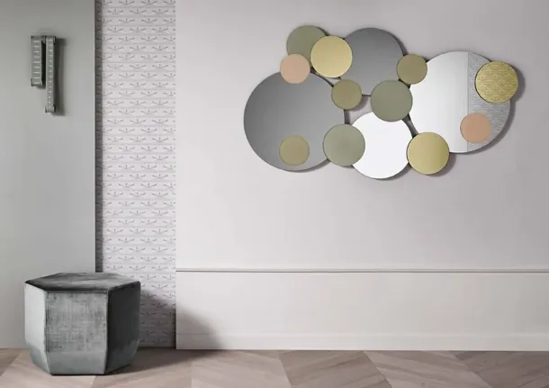 Wall mirror composed of circles of different sizes Atomic by Tonelli