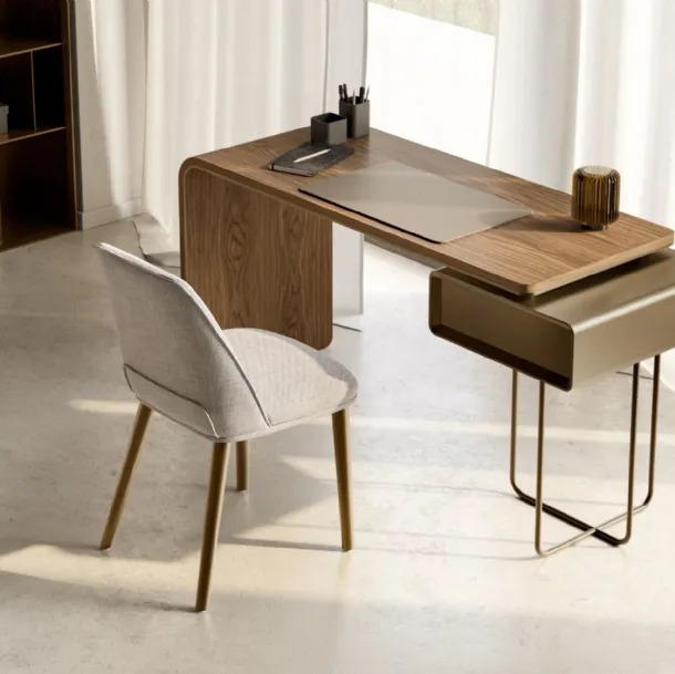 Auri desk by Eforma
