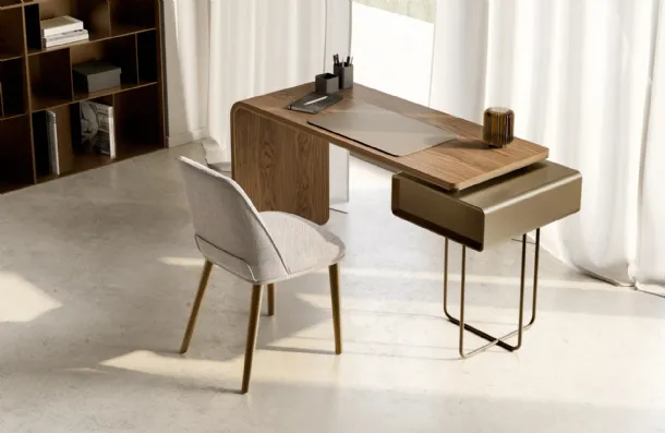 Auri desk by Eforma