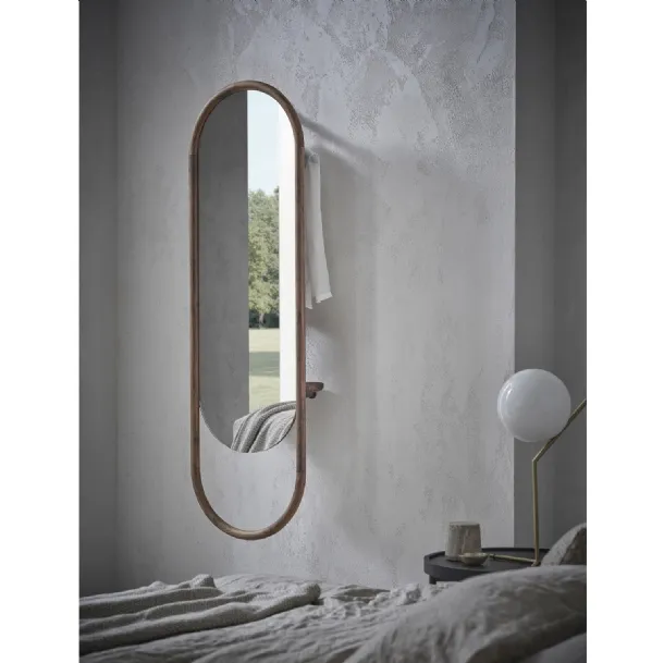 Mirror with solid wood frame and pocket-emptying shelf on the back Backstage by Porada