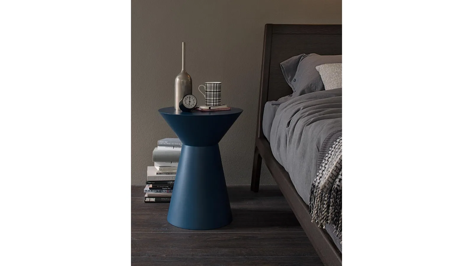 Bloom side table in lacquered wood, matte blue by Giellesse
