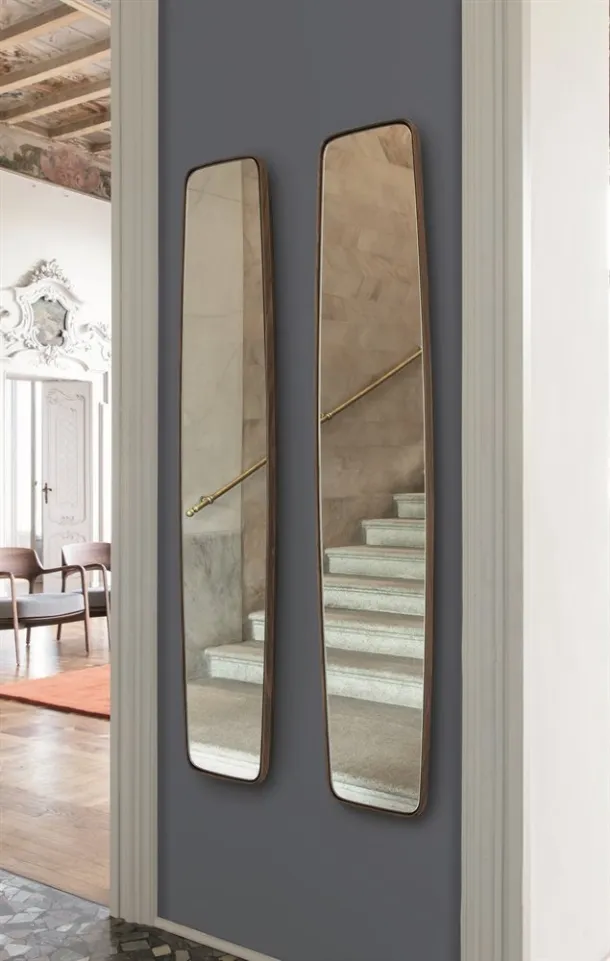 Botero mirror with solid wood frame by Porada