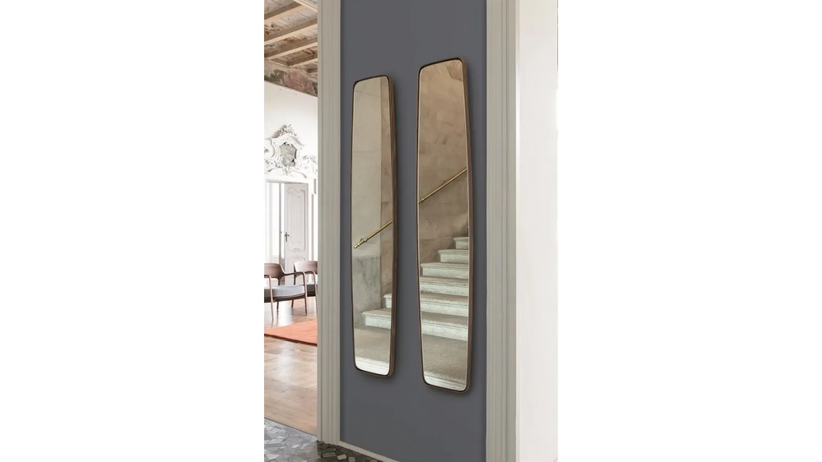 Botero mirror with solid wood frame by Porada