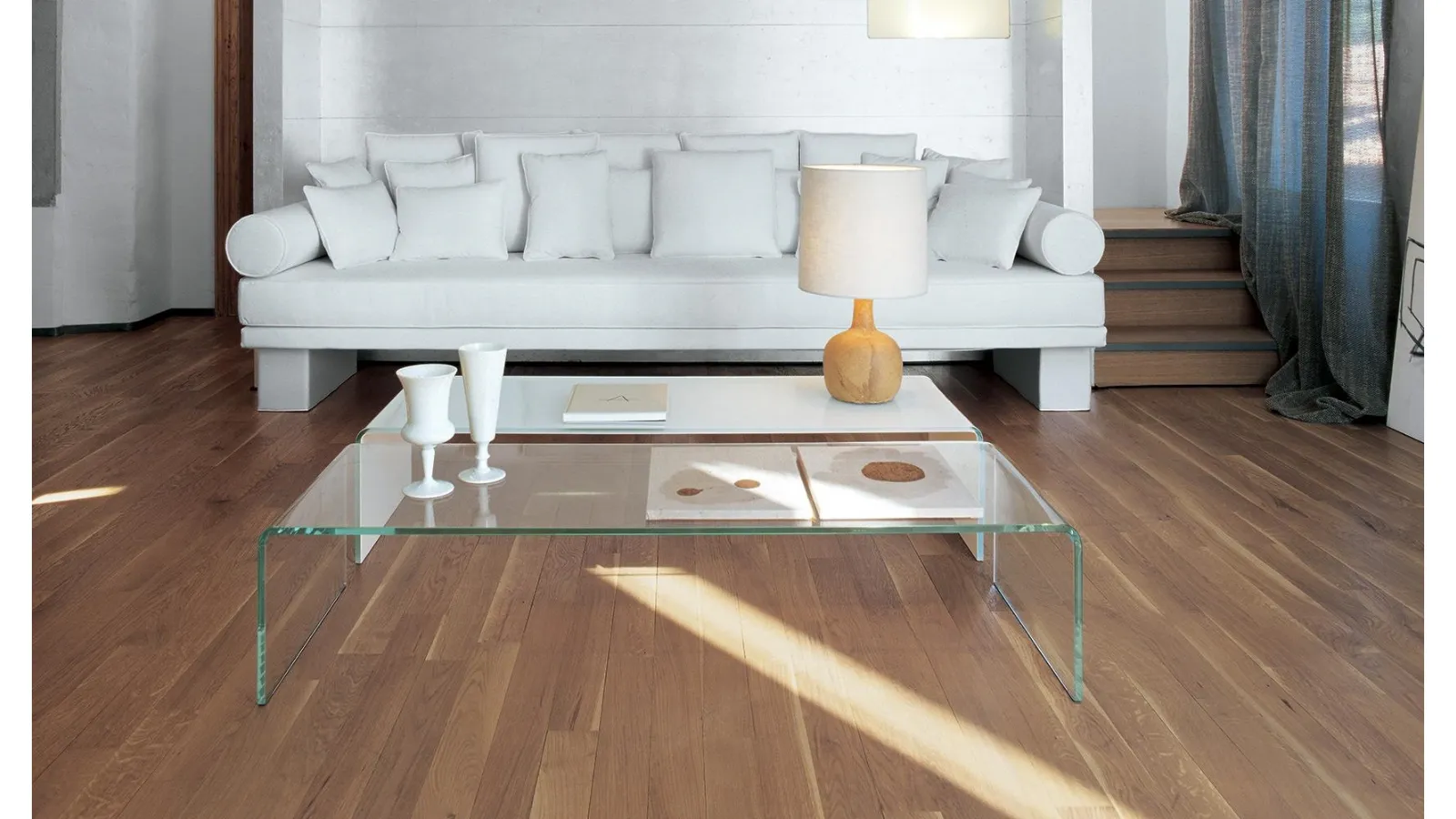 Bridge coffee table in transparent or lacquered curved glass by Sovet