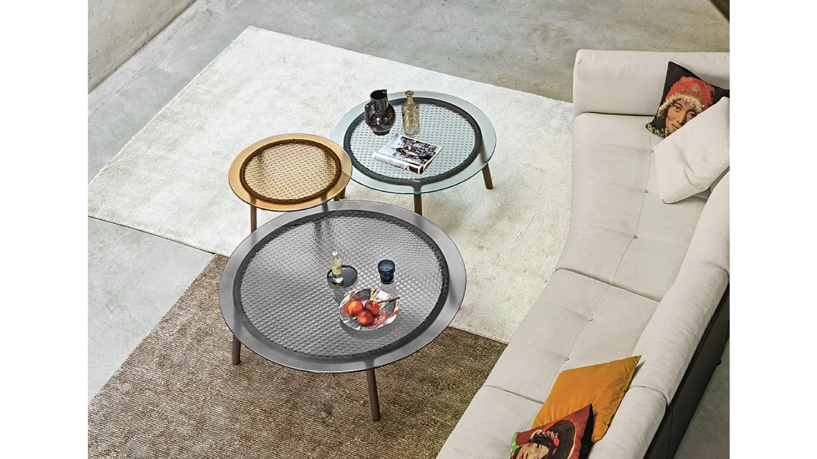 Round Cannage glass coffee table with solid wood base by Fiam