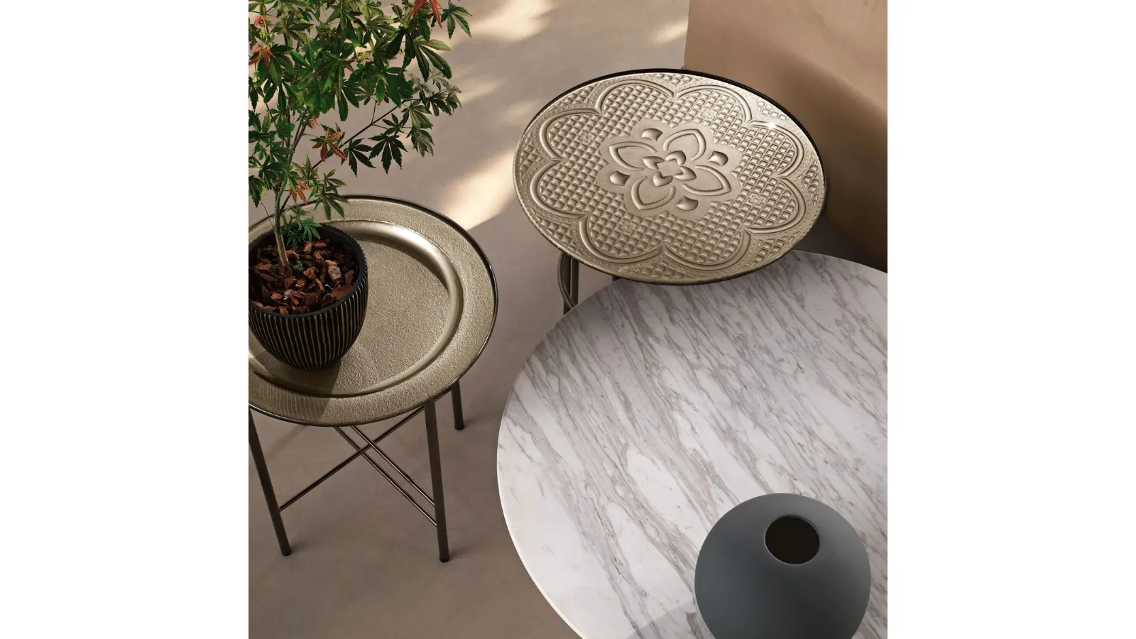 Coffee table with a top in marble or Fiam Cristaline glass