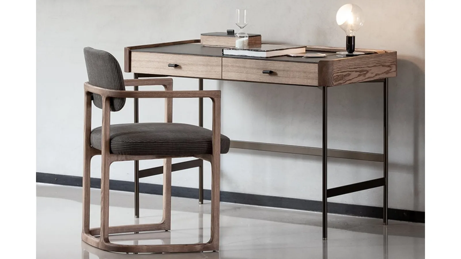 Dafto solid ash desk by Porada