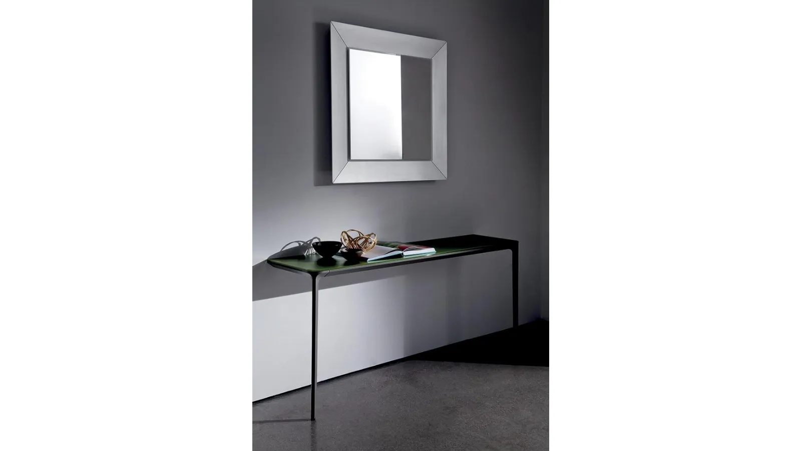 Square Denver Up mirror raised from the acid-etched glass frame by Sovet