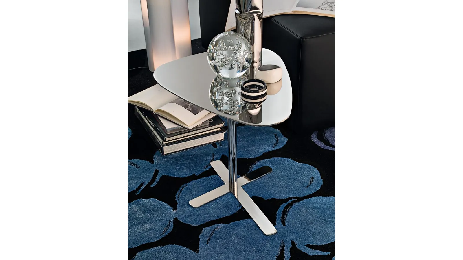 Egg side table in chrome-plated metal by Giellesse