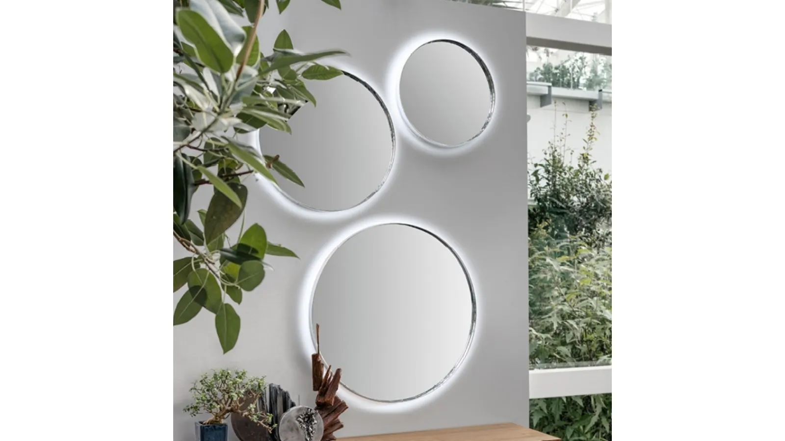 Round Face to Face mirror with steel frame by Alivar