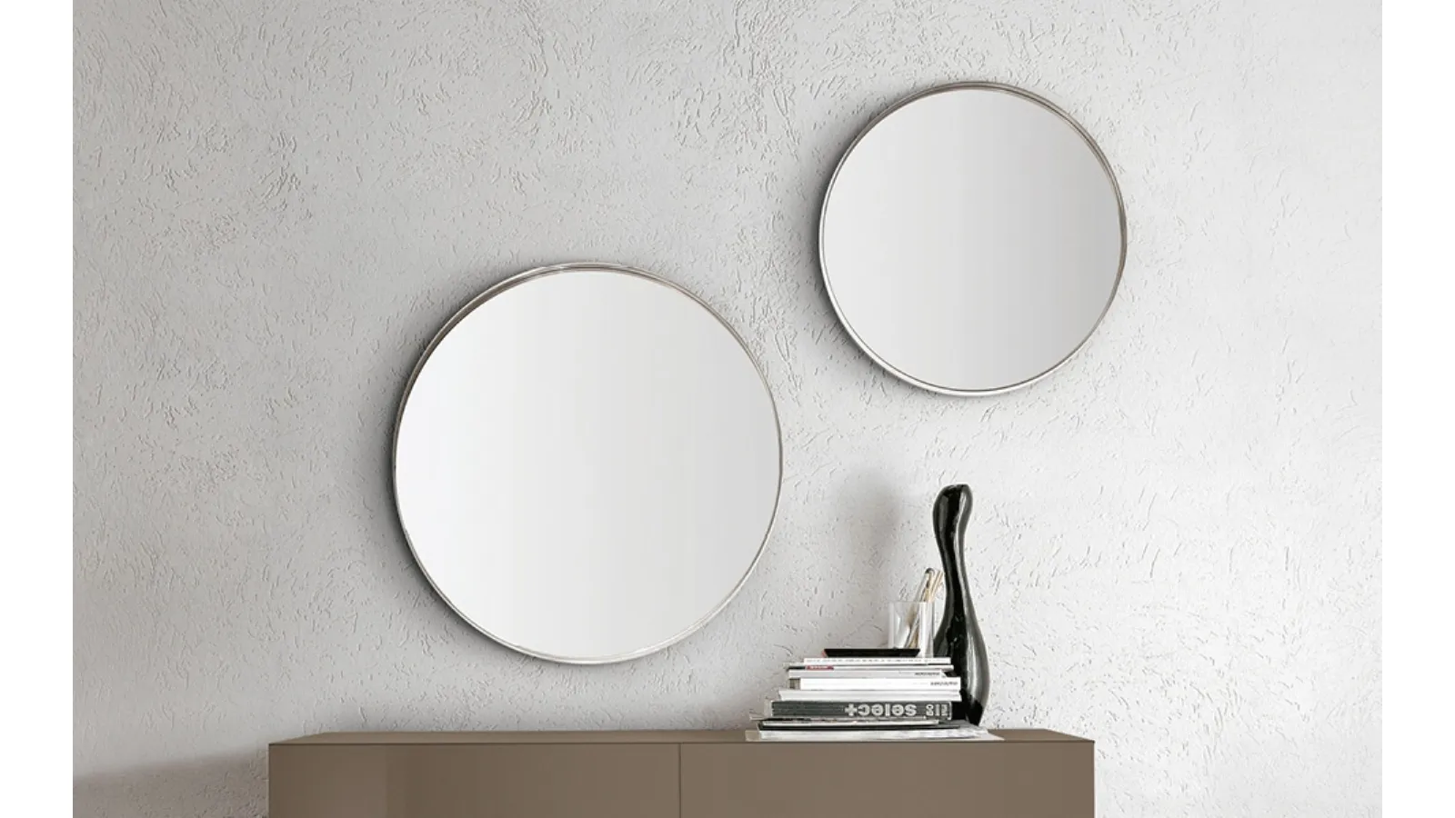 Round Face to Face mirror with steel frame by Alivar