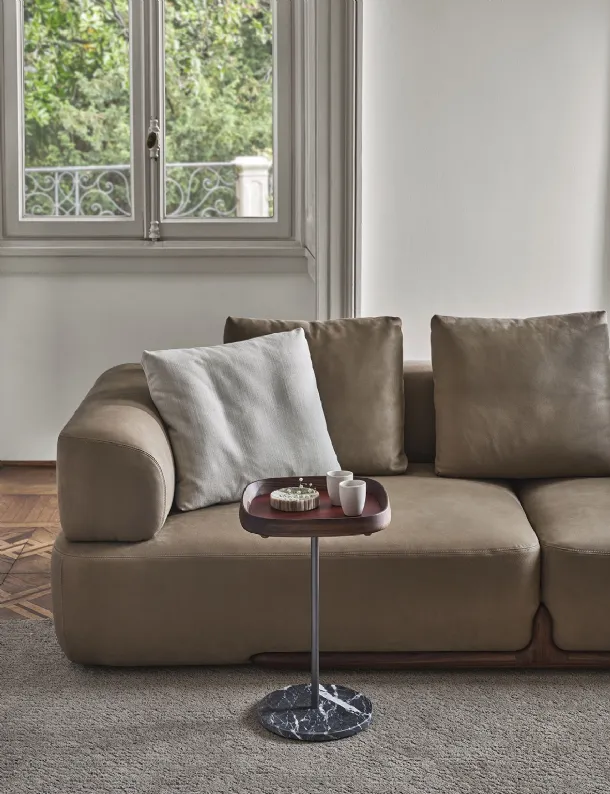 Fritz 7 Table in leather and Porada wood