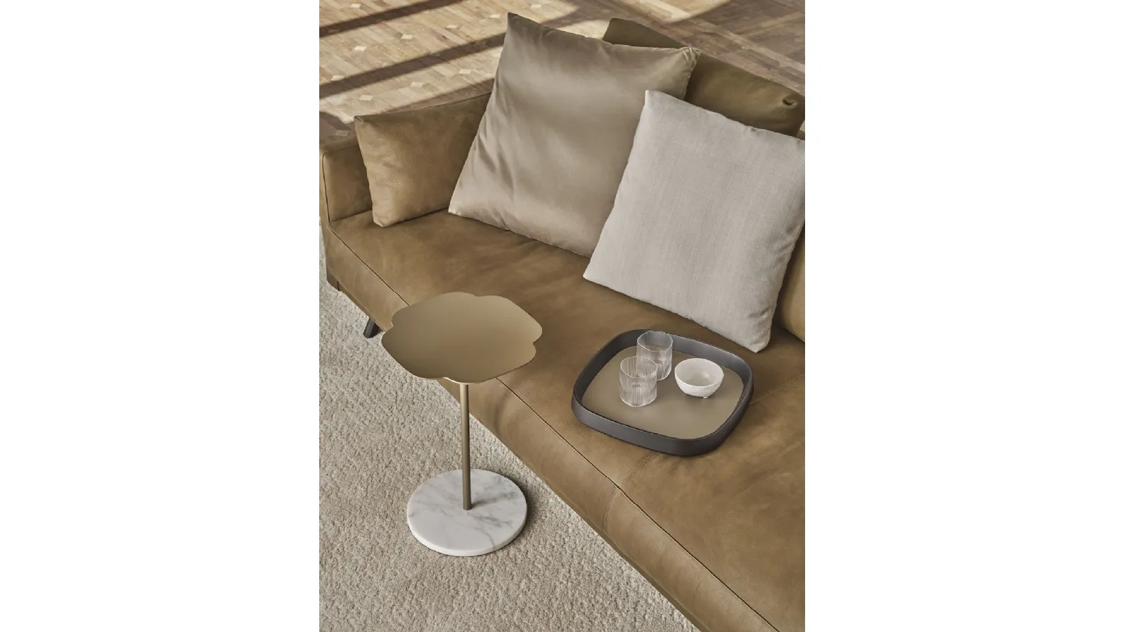 Fritz 7 Table in leather and Porada wood