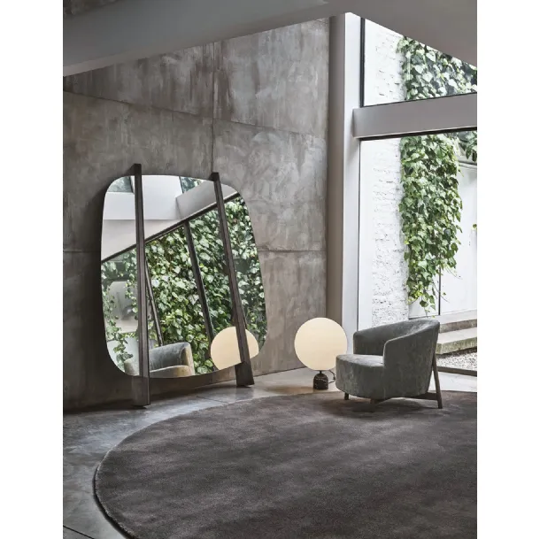 Floor-standing mirror with solid ash wood frame Gong by Porada