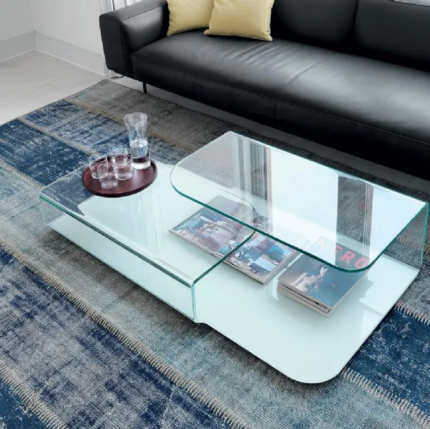 Hug coffee table in transparent curved glass and lacquered glass base by Sovet