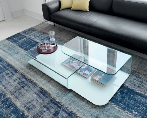 Hug coffee table in transparent curved glass and lacquered glass base by Sovet