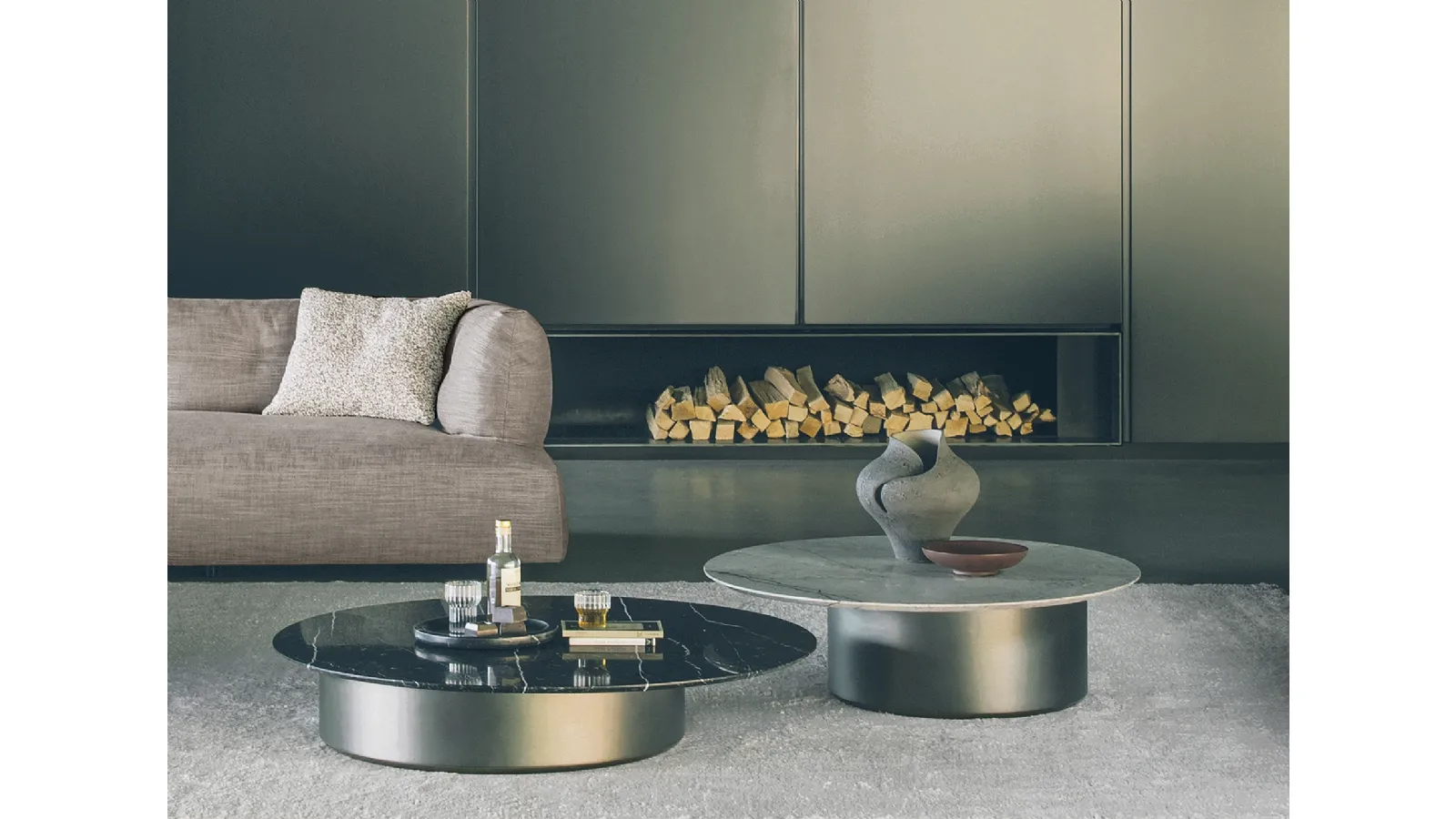 Round coffee table with Imae marble top by Desirèe