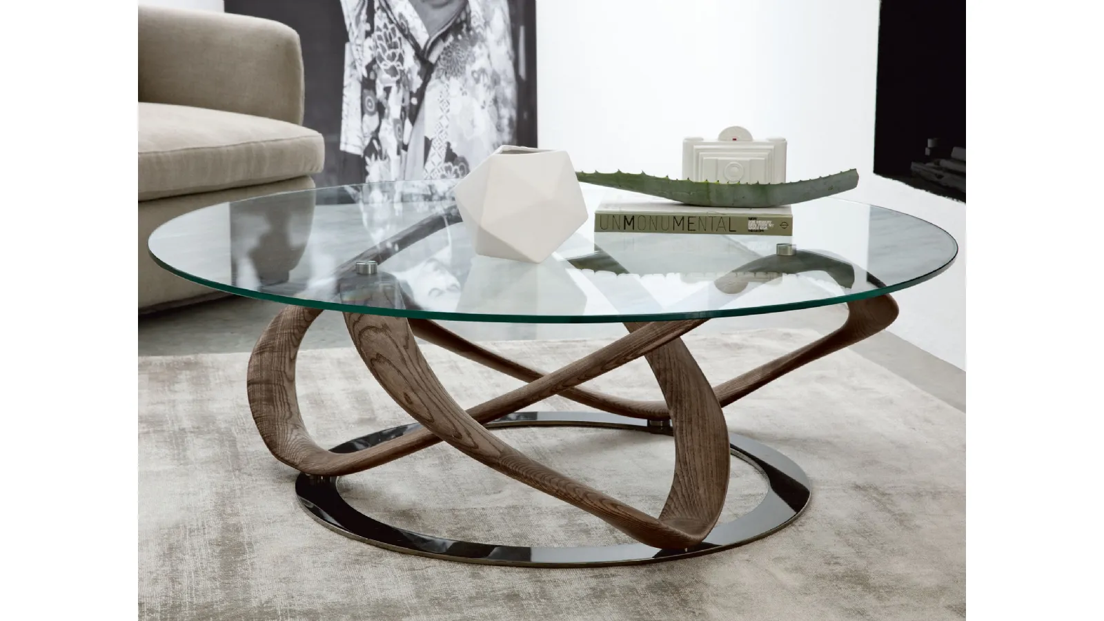 Glass coffee table with solid wood Infinity base by Porada