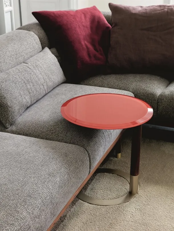 Round side table with metal and solid wood base and back-painted glass top Jok by Porada