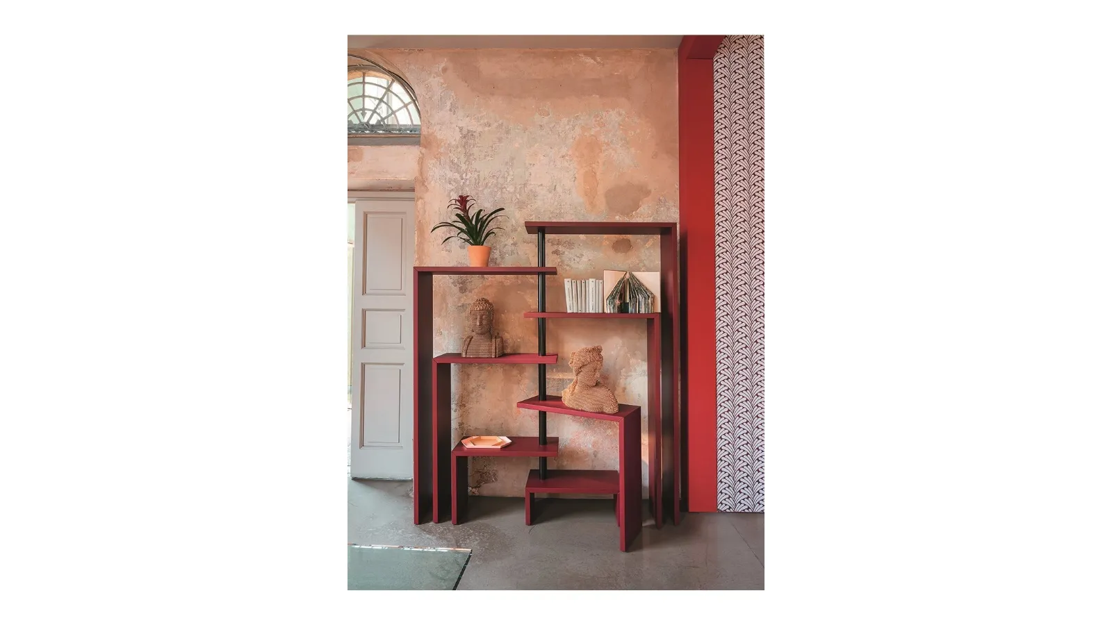 Composition of rotating shelves in matte lacquer Joy by Zanotta