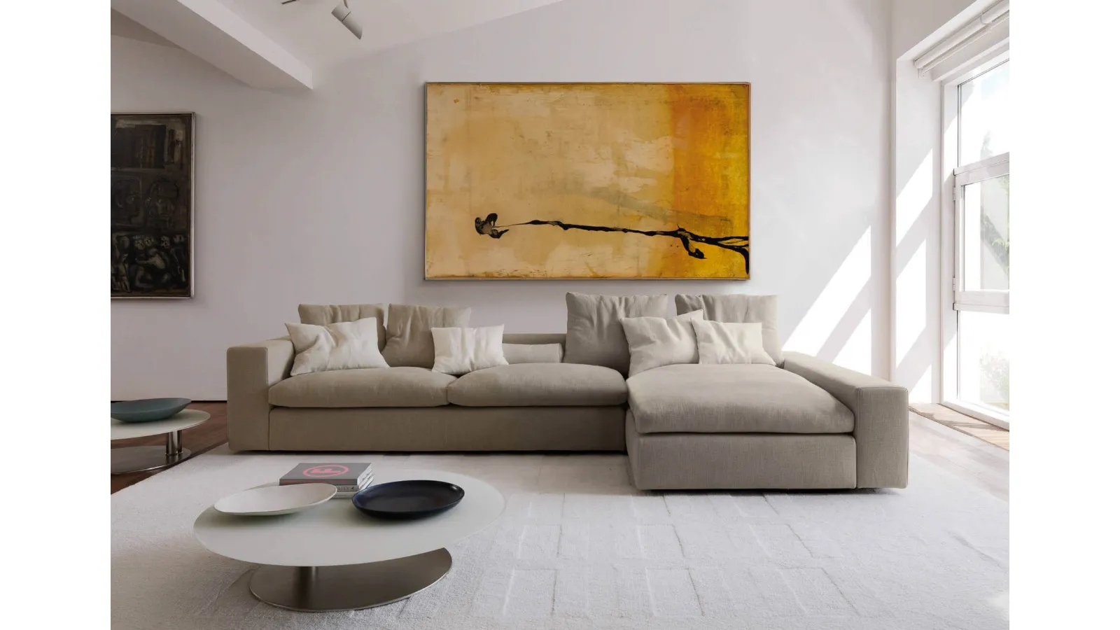 Coffee table with circular lacquered glass top and Kara metal base by Desirèe