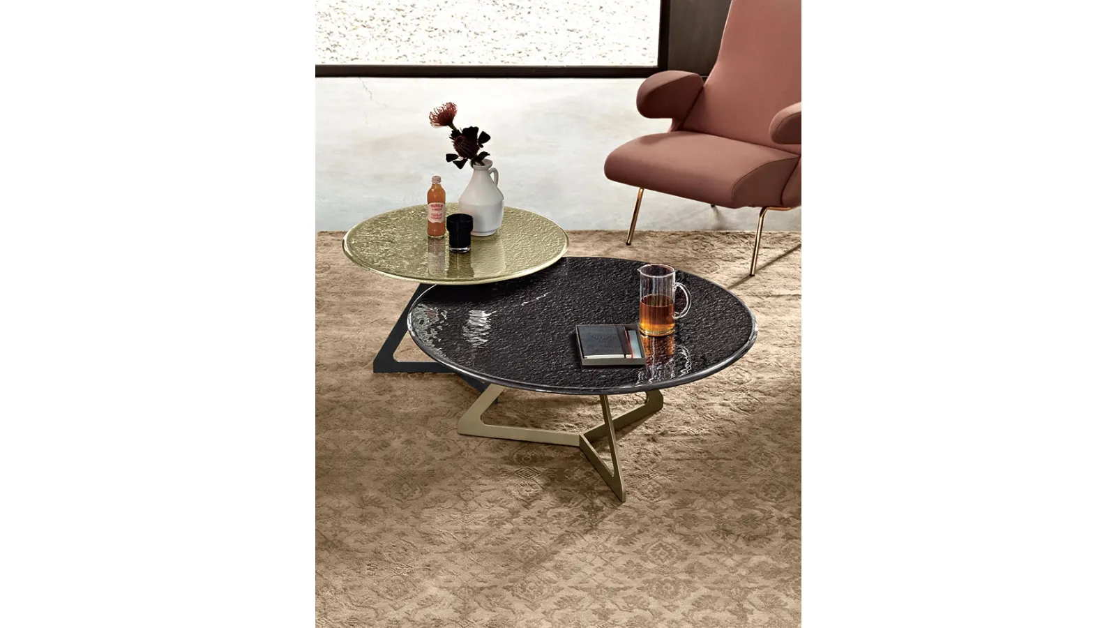 Lakes round coffee table in back-painted glass by Fiam